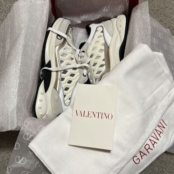 Valentino Garavani Sneakers - Picture 9 of 9